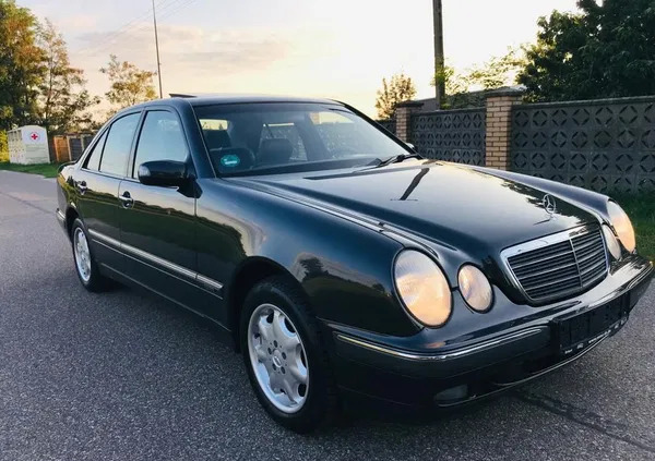 pomorskie Mercedes-Benz Klasa E cena 39900 przebieg: 94895, rok produkcji 2001 z Chojnice